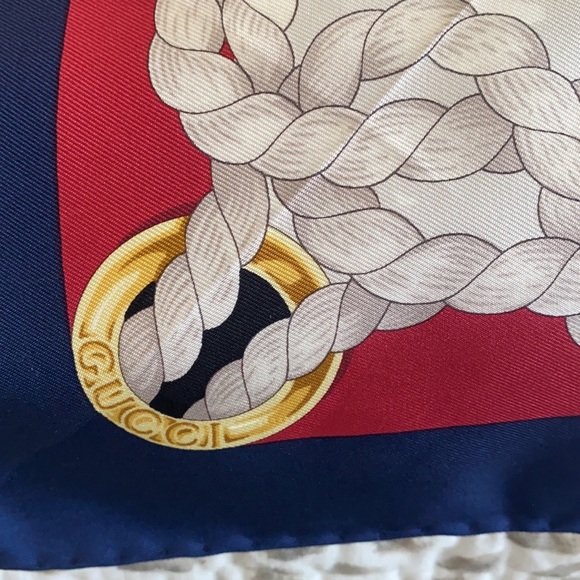 100% authentic classic gucci scarf - Picture 4 of 4